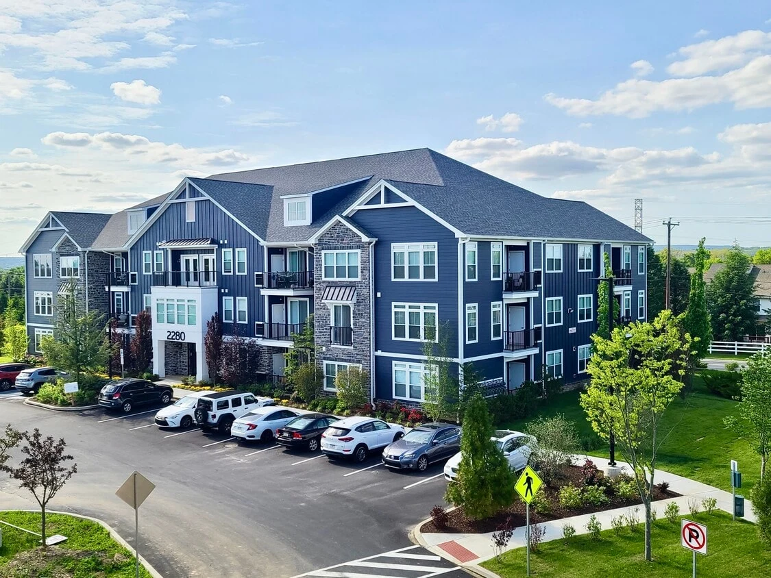 Sullivan Parke — photograph of the completed apartment building at 2280 Lafayette Park Drive